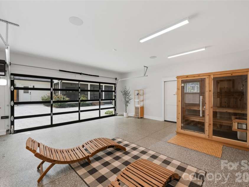 921 Woodside Avenue, Charlotte, NC 28205.  MLS# CAR4415361, YatesRealty ID 46144. 