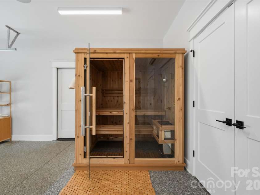 921 Woodside Avenue, Charlotte, NC 28205.  MLS# CAR4415361, YatesRealty ID 46144. 