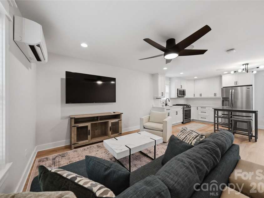 921 Woodside Avenue, Charlotte, NC 28205.  MLS# CAR4415361, YatesRealty ID 46144. 