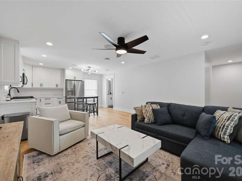 921 Woodside Avenue, Charlotte, NC 28205.  MLS# CAR4415361, YatesRealty ID 46144. 