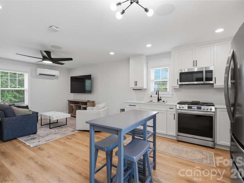 921 Woodside Avenue, Charlotte, NC 28205.  MLS# CAR4415361, YatesRealty ID 46144. 