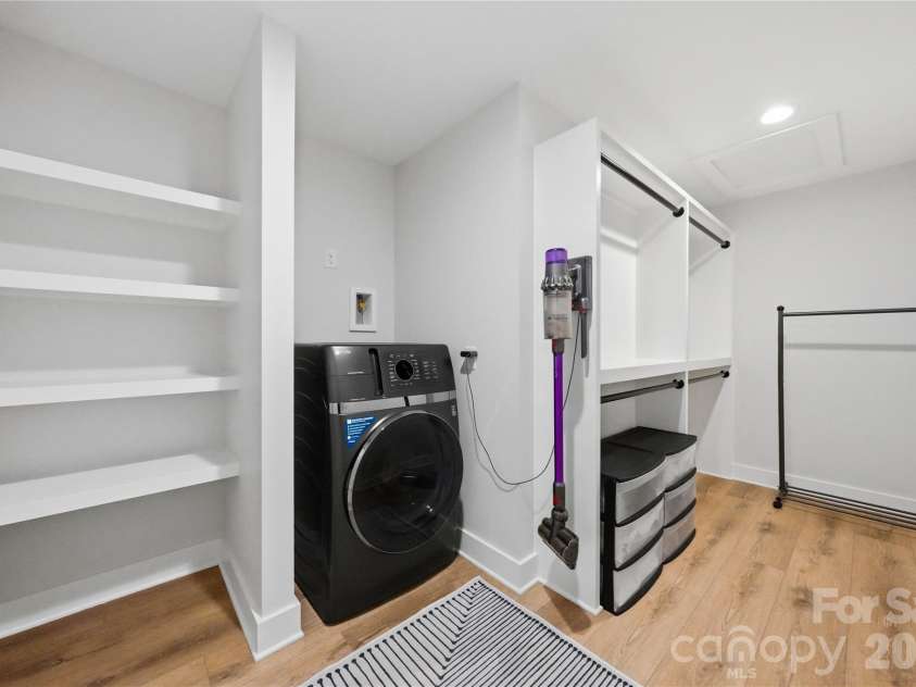 921 Woodside Avenue, Charlotte, NC 28205.  MLS# CAR4415361, YatesRealty ID 46144. 