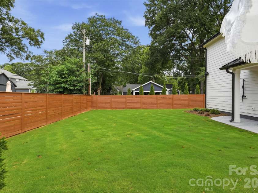 921 Woodside Avenue, Charlotte, NC 28205.  MLS# CAR4415361, YatesRealty ID 46144. 