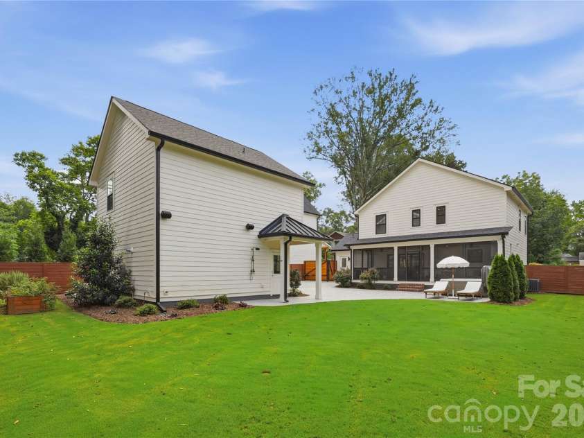 921 Woodside Avenue, Charlotte, NC 28205.  MLS# CAR4415361, YatesRealty ID 46144. 