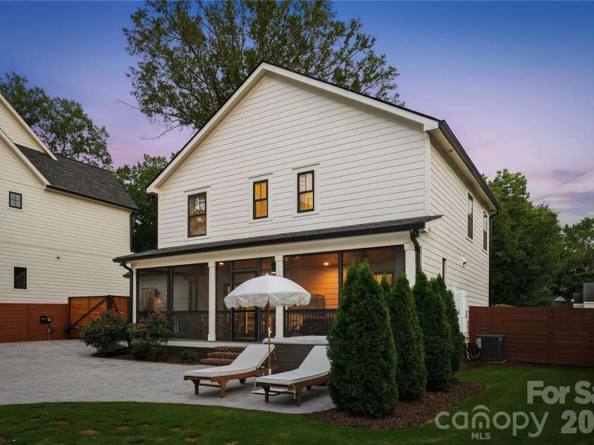 921 Woodside Avenue, Charlotte, NC 28205.  MLS# CAR4415361, YatesRealty ID 46144. 