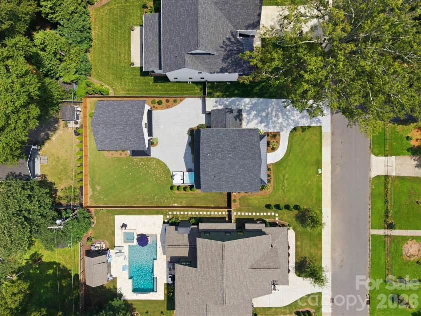 921 Woodside Avenue, Charlotte, NC 28205.  MLS# CAR4415361, YatesRealty ID 46144. 