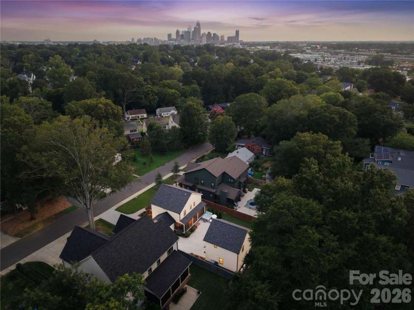 921 Woodside Avenue, Charlotte, NC 28205.  MLS# CAR4415361, YatesRealty ID 46144. 