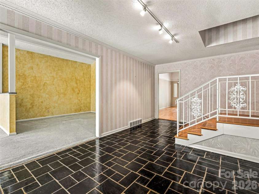 175 Robinhood Road, Asheville, NC 28804.  MLS# CAR4416843, YatesRealty ID 46146. 