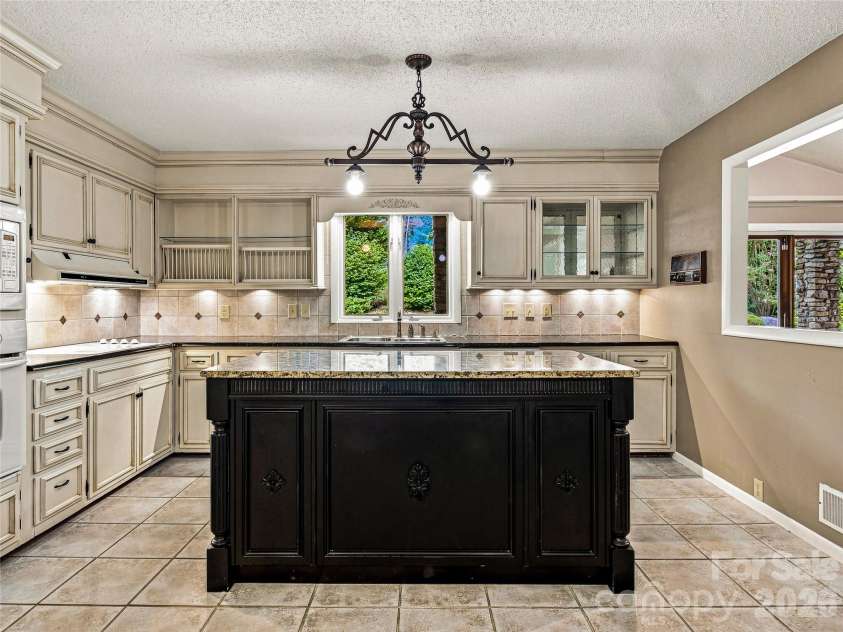 175 Robinhood Road, Asheville, NC 28804.  MLS# CAR4416843, YatesRealty ID 46146. 
