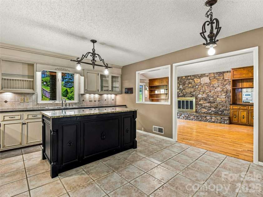 175 Robinhood Road, Asheville, NC 28804.  MLS# CAR4416843, YatesRealty ID 46146. 