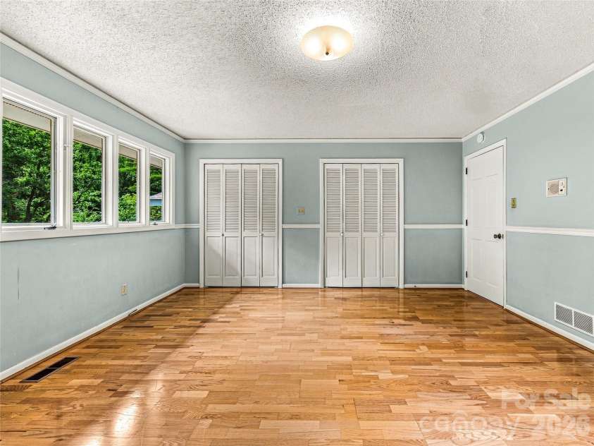 175 Robinhood Road, Asheville, NC 28804.  MLS# CAR4416843, YatesRealty ID 46146. 