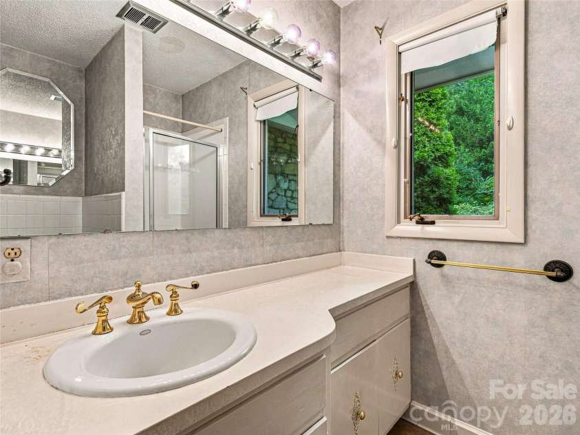 175 Robinhood Road, Asheville, NC 28804.  MLS# CAR4416843, YatesRealty ID 46146. 