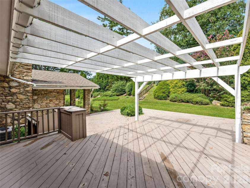 175 Robinhood Road, Asheville, NC 28804.  MLS# CAR4416843, YatesRealty ID 46146. 