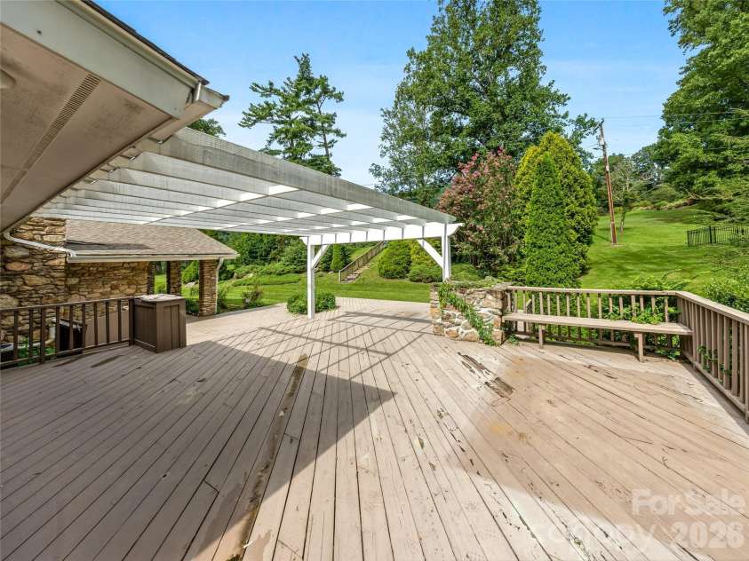 175 Robinhood Road, Asheville, NC 28804.  MLS# CAR4416843, YatesRealty ID 46146. 