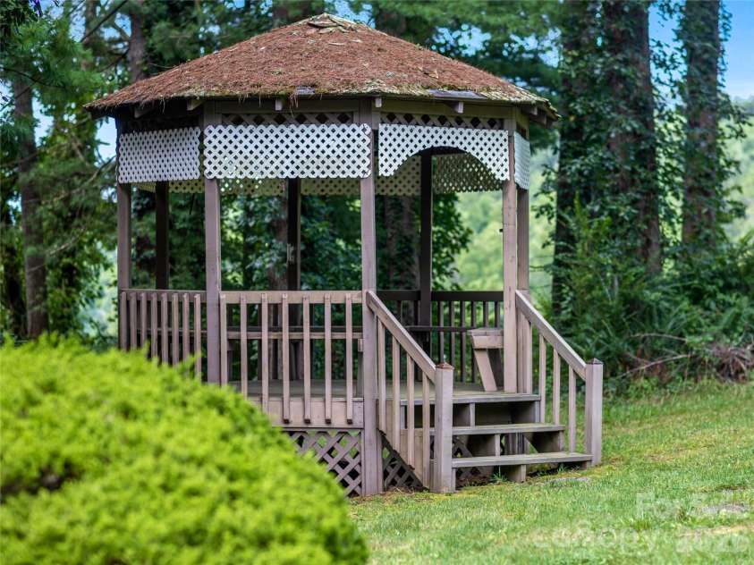 175 Robinhood Road, Asheville, NC 28804.  MLS# CAR4416843, YatesRealty ID 46146. 