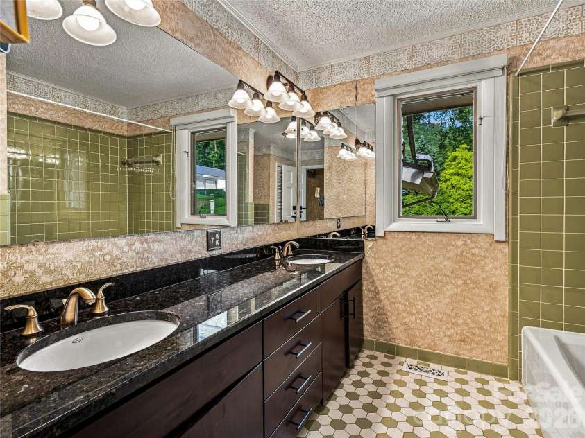 175 Robinhood Road, Asheville, NC 28804.  MLS# CAR4416843, YatesRealty ID 46146. Hall Bathroom