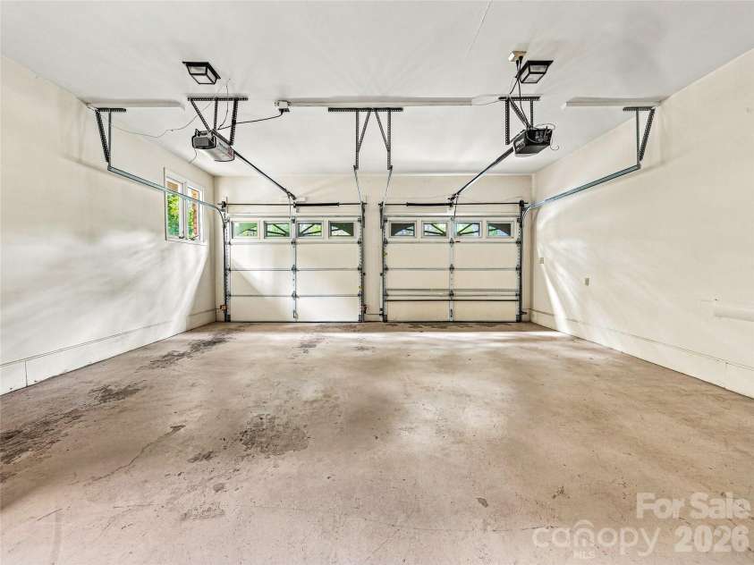 175 Robinhood Road, Asheville, NC 28804.  MLS# CAR4416843, YatesRealty ID 46146. Laundry on main level