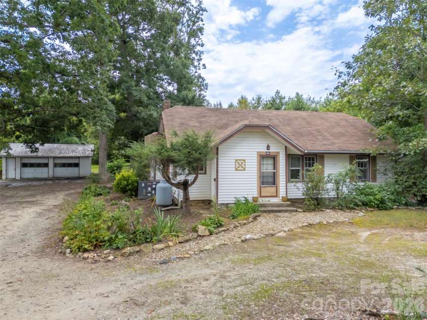 375 King Street, East Flat Rock, NC 28726.  MLS# CAR4417012, YatesRealty ID 46148. 