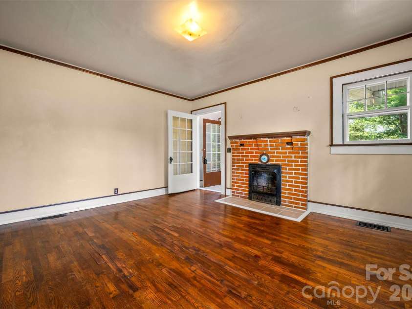 375 King Street, East Flat Rock, NC 28726.  MLS# CAR4417012, YatesRealty ID 46148. 