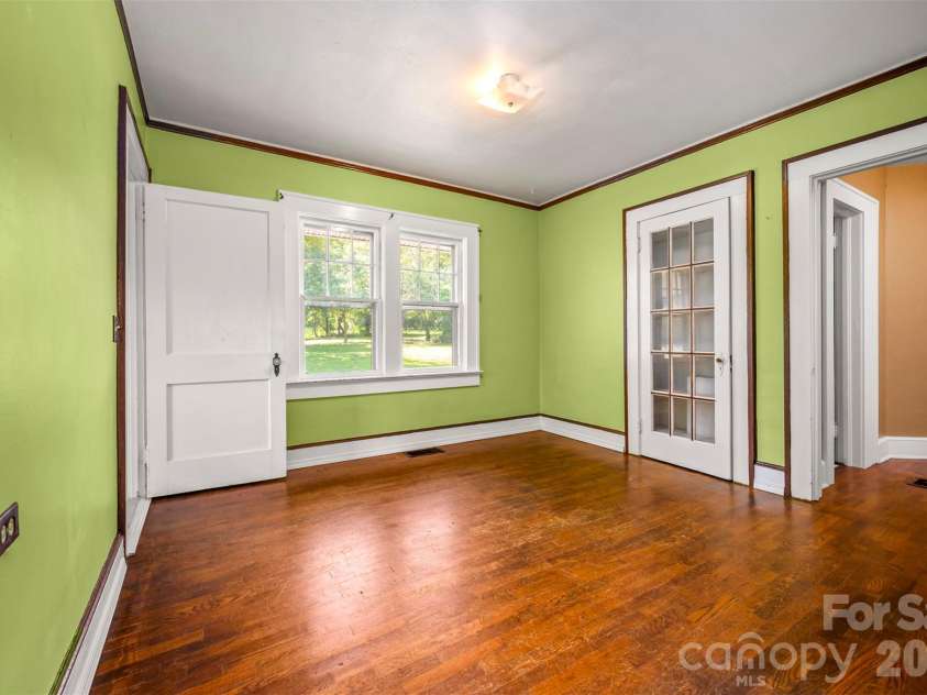 375 King Street, East Flat Rock, NC 28726.  MLS# CAR4417012, YatesRealty ID 46148. 