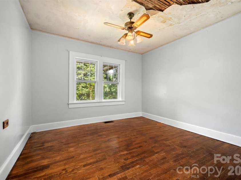 375 King Street, East Flat Rock, NC 28726.  MLS# CAR4417012, YatesRealty ID 46148. 