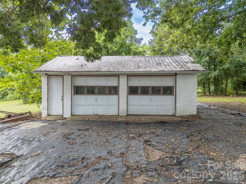 375 King Street, East Flat Rock, NC 28726.  MLS# CAR4417012, YatesRealty ID 46148. 