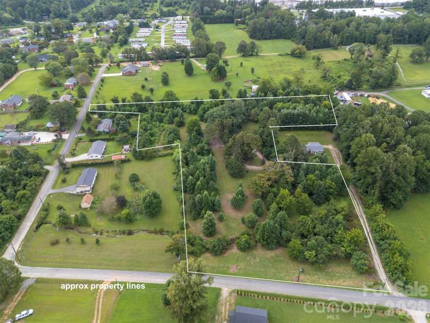 375 King Street, East Flat Rock, NC 28726.  MLS# CAR4417012, YatesRealty ID 46148. 