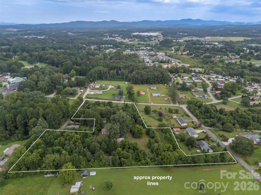 375 King Street, East Flat Rock, NC 28726.  MLS# CAR4417012, YatesRealty ID 46148. 