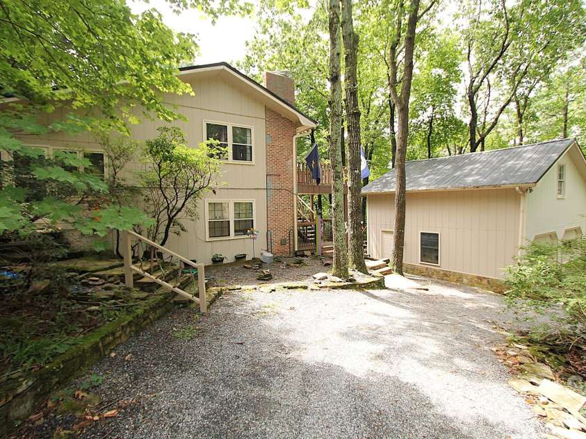 86 Pine Ridge Road, Hendersonville, NC 28792.  MLS# CAR4415877, YatesRealty ID 46149. 