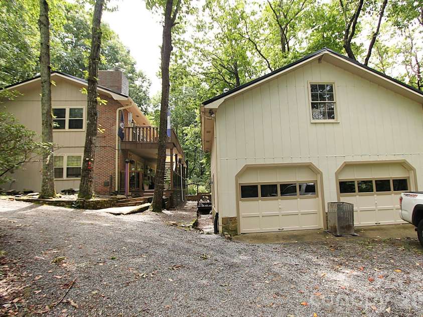 86 Pine Ridge Road, Hendersonville, NC 28792.  MLS# CAR4415877, YatesRealty ID 46149. 