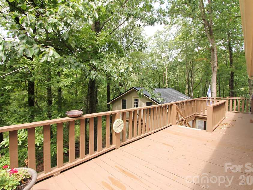 86 Pine Ridge Road, Hendersonville, NC 28792.  MLS# CAR4415877, YatesRealty ID 46149. 