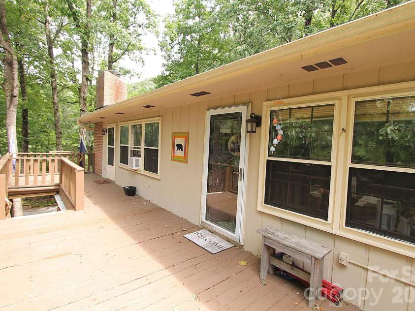 86 Pine Ridge Road, Hendersonville, NC 28792.  MLS# CAR4415877, YatesRealty ID 46149. 