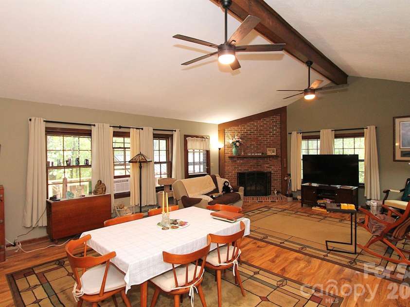86 Pine Ridge Road, Hendersonville, NC 28792.  MLS# CAR4415877, YatesRealty ID 46149. 