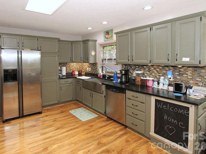 86 Pine Ridge Road, Hendersonville, NC 28792.  MLS# CAR4415877, YatesRealty ID 46149. 