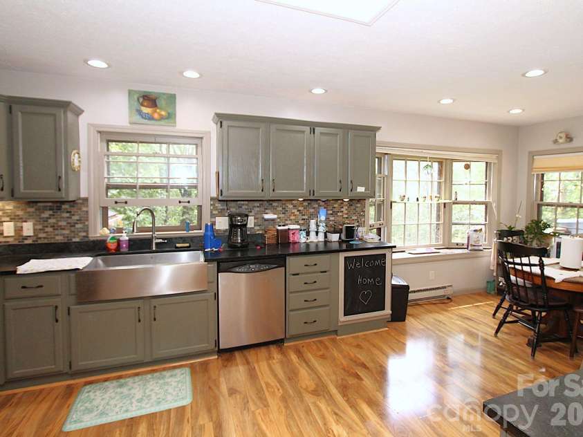 86 Pine Ridge Road, Hendersonville, NC 28792.  MLS# CAR4415877, YatesRealty ID 46149. 