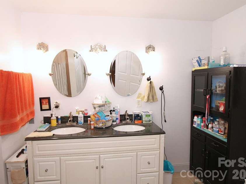 86 Pine Ridge Road, Hendersonville, NC 28792.  MLS# CAR4415877, YatesRealty ID 46149. 