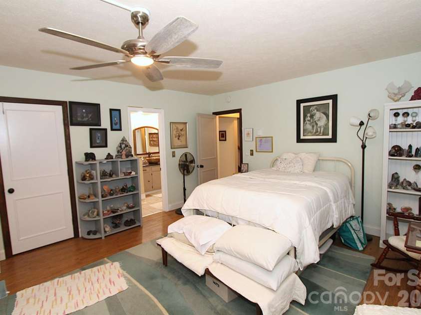 86 Pine Ridge Road, Hendersonville, NC 28792.  MLS# CAR4415877, YatesRealty ID 46149. 