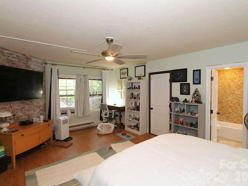 86 Pine Ridge Road, Hendersonville, NC 28792.  MLS# CAR4415877, YatesRealty ID 46149. 