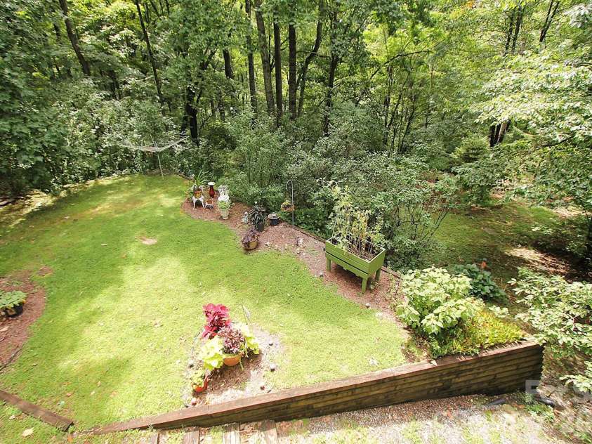 86 Pine Ridge Road, Hendersonville, NC 28792.  MLS# CAR4415877, YatesRealty ID 46149. 