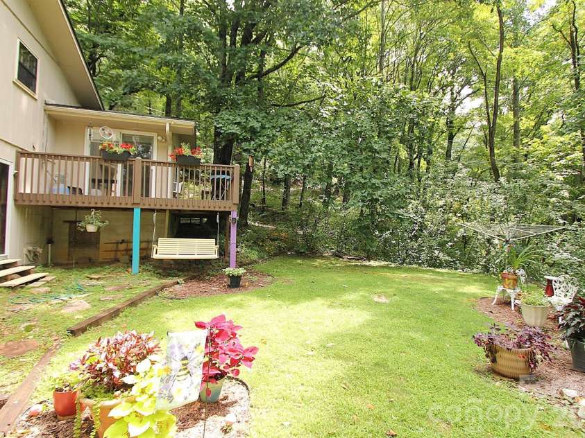 86 Pine Ridge Road, Hendersonville, NC 28792.  MLS# CAR4415877, YatesRealty ID 46149. 