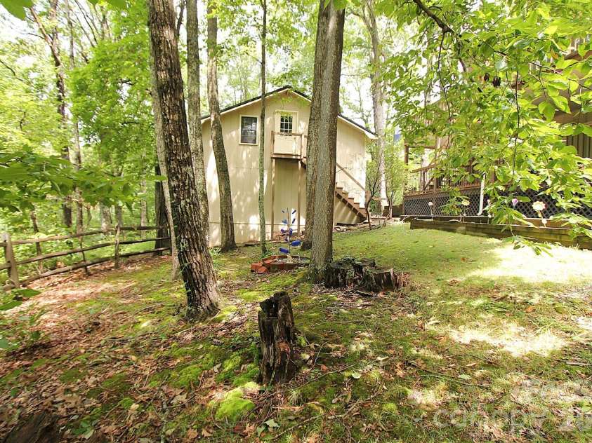 86 Pine Ridge Road, Hendersonville, NC 28792.  MLS# CAR4415877, YatesRealty ID 46149. 