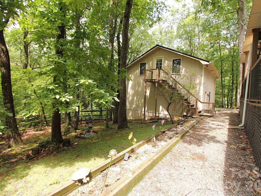 86 Pine Ridge Road, Hendersonville, NC 28792.  MLS# CAR4415877, YatesRealty ID 46149. 