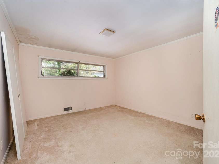 340 Sardis Road, Charlotte, NC 28270.  MLS# CAR4241472, YatesRealty ID 4615. 