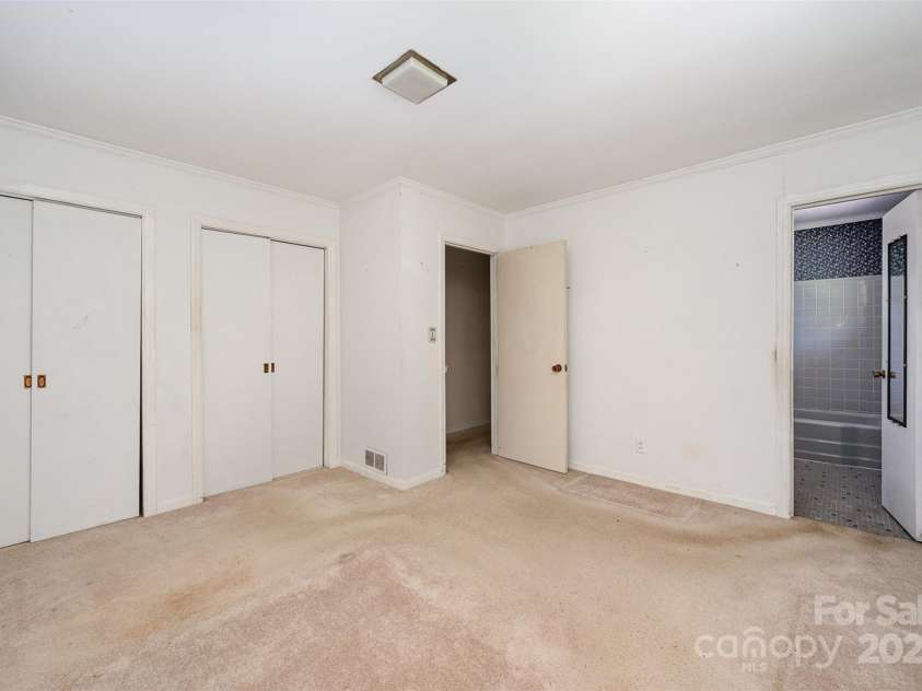 340 Sardis Road, Charlotte, NC 28270.  MLS# CAR4241472, YatesRealty ID 4615. 