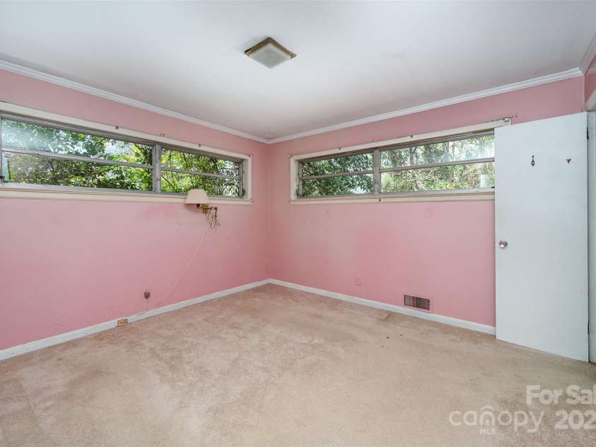 340 Sardis Road, Charlotte, NC 28270.  MLS# CAR4241472, YatesRealty ID 4615. 