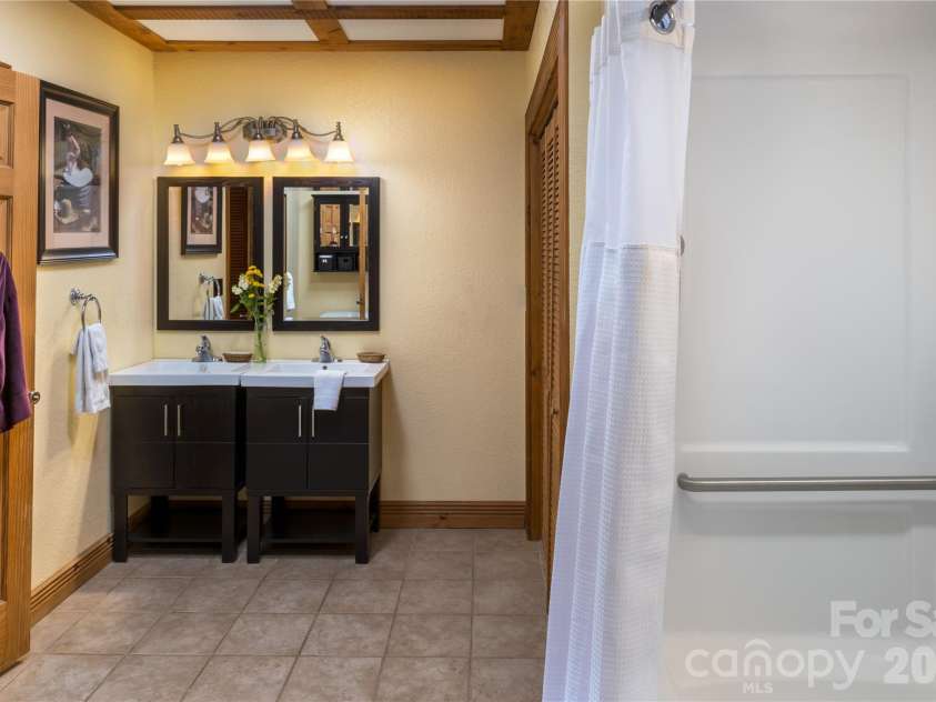135 Potato Branch Road, Leicester, NC 28748.  MLS# CAR4415427, YatesRealty ID 46150. Wineberry Bathroom