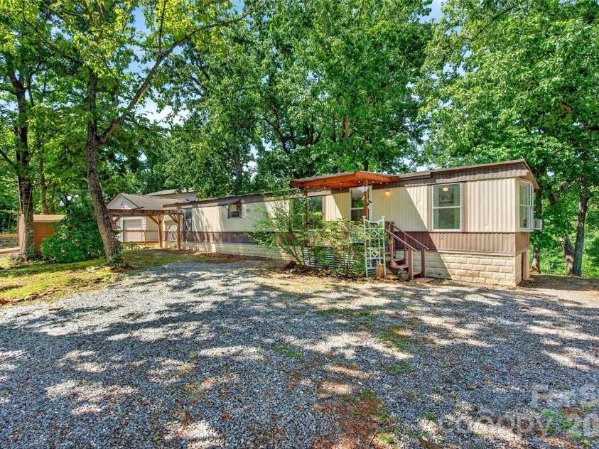 128 Pearson Circle, Lake Lure, NC 28746.  MLS# CAR4417256, YatesRealty ID 46151. 128 Pearson Circle