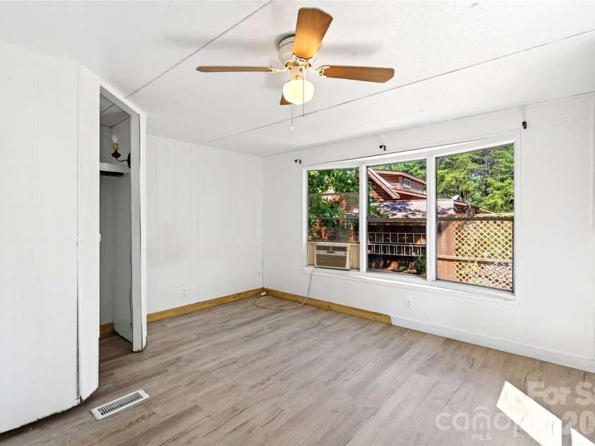 128 Pearson Circle, Lake Lure, NC 28746.  MLS# CAR4417256, YatesRealty ID 46151. Primary Bath
