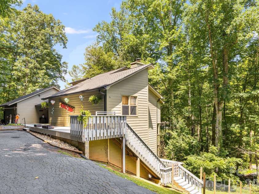 64 Big Spruce Lane, Waynesville, NC 28786.  MLS# CAR4399449, YatesRealty ID 46157. 