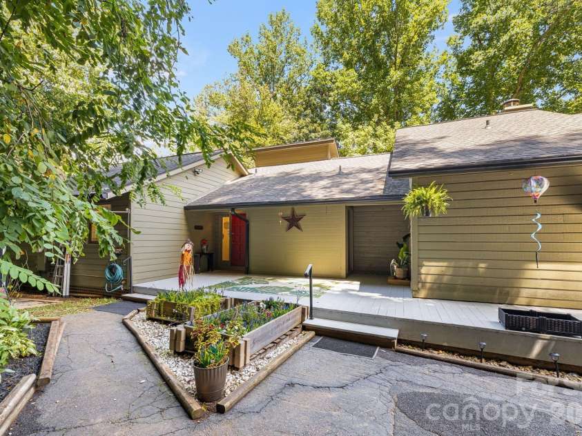 64 Big Spruce Lane, Waynesville, NC 28786.  MLS# CAR4399449, YatesRealty ID 46157. 
